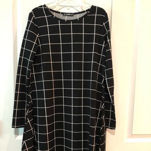 Window pane Shift dress size small